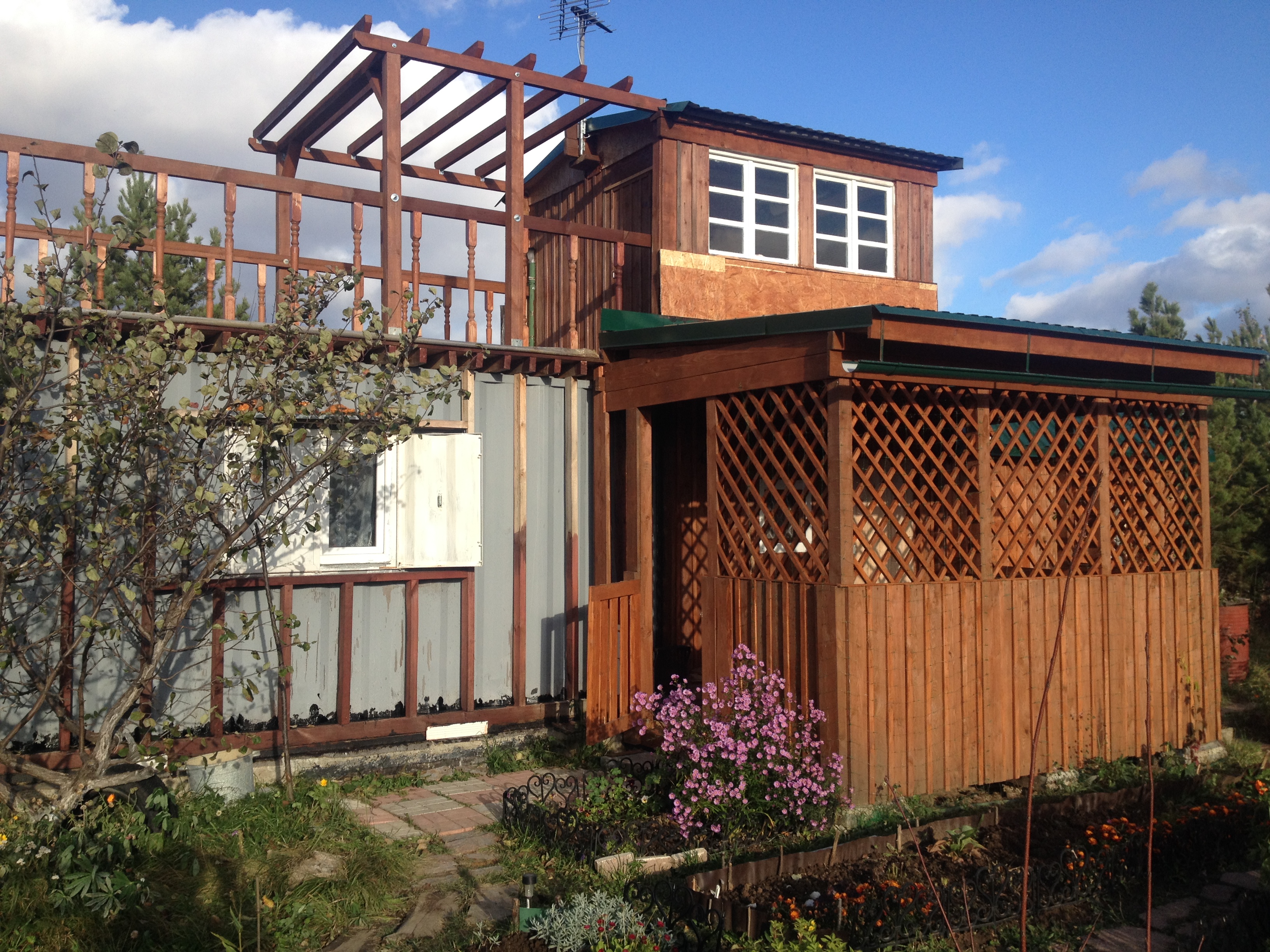 House from the container in the garden